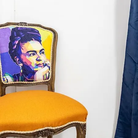 Frida 5 Min From Metro Station