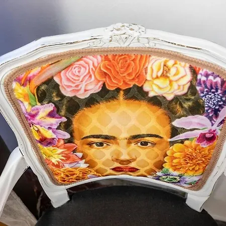 Frida 5 Min From Metro Station דירה *